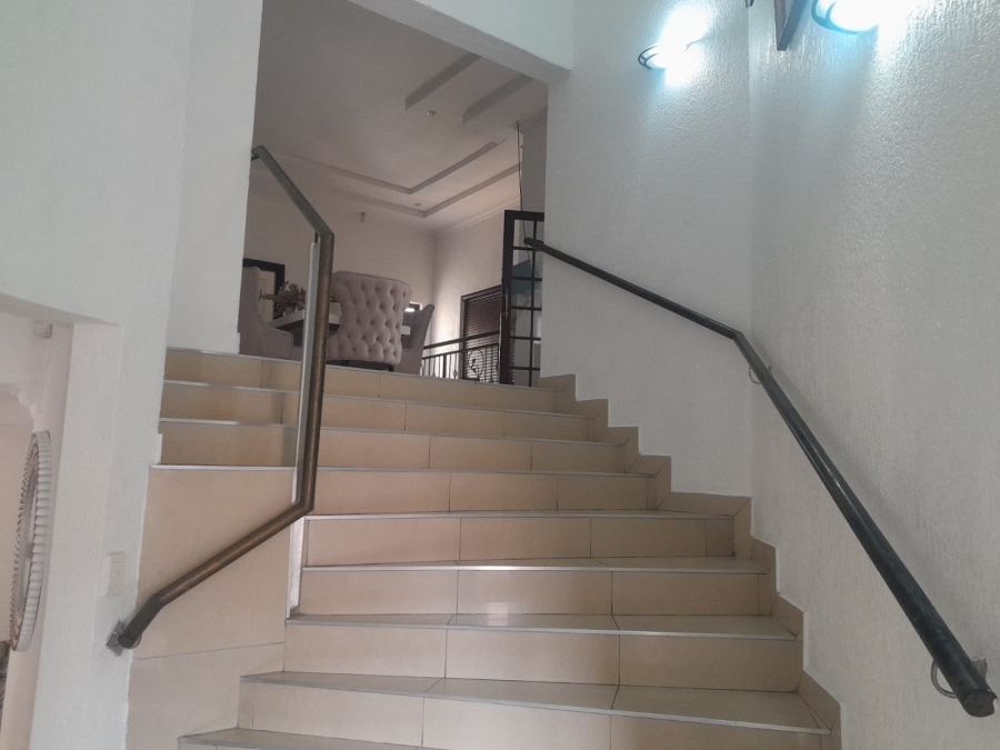 6 Bedroom Property for Sale in Safari Gardens North West